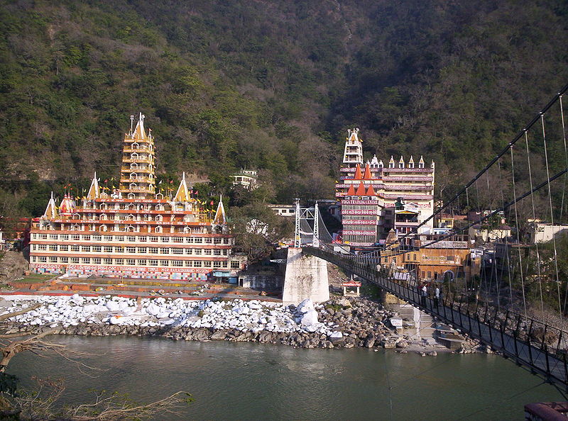 800px-Rishikesh view across bridge