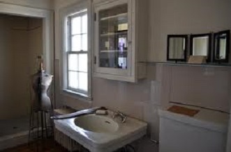 wikiimages- bathroom